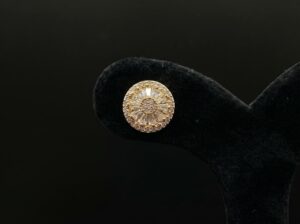 Brinco Pizza Cravejado Dourado - (Código do produto L44Ex)