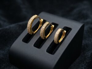 Brinco Trio Ponto de Luz Cristal Dourado - (Código do produto L56Ex)
