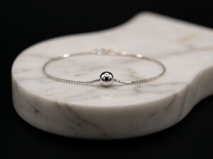 Pulseira Bola Lisa Branco - (Código do produto L91Ex)
